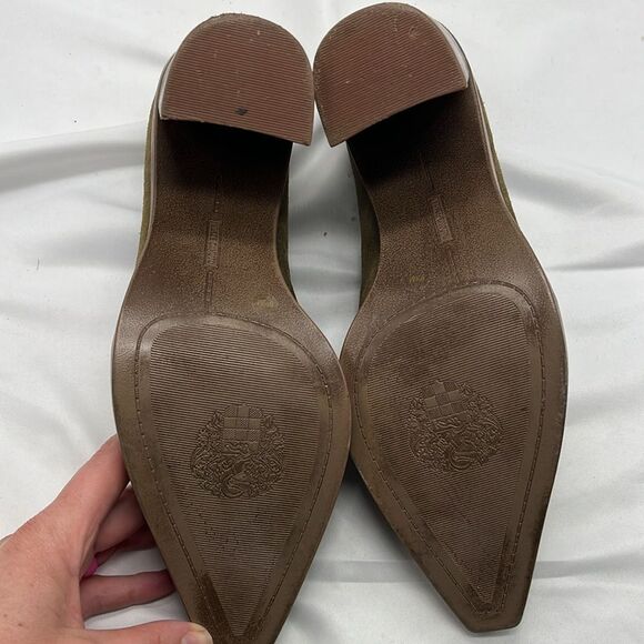 Verona Green Suede Vince Camuto Wevenly Stacked Heel Pumps - Picture 6 of 8